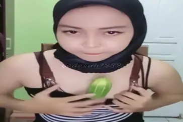Cewek Jilbab Main Sayuran Di Live Bikin Heboh