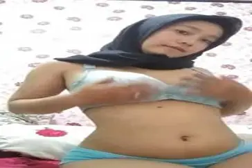 Jilbab Hot Bikin Sange