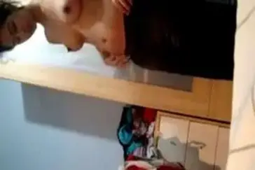 Sejoli VCS Bugil Pamer Memek Becek Di HP